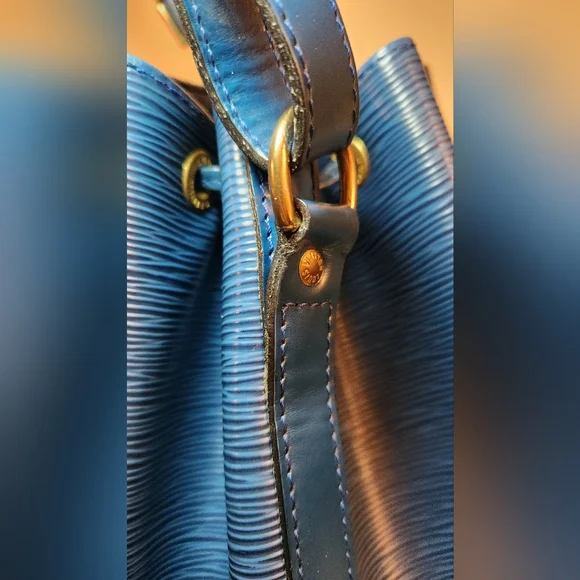 Louis Vuitton Epi Leather Noé GM Toledo Blue Drawsting Bucket Shoulder Bag - Picture 7 of 8